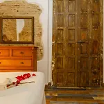 Noah House Center - Historic Center * קדיז